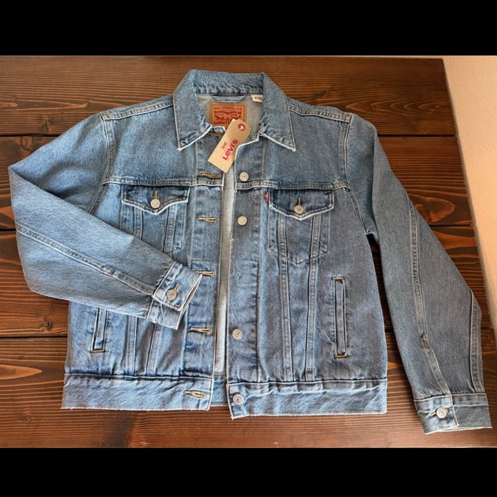 NWT Levi’s Women’s Ex-Boyfriend Denim Trucker Jacket, size small